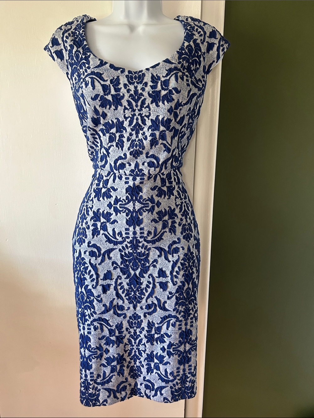 Julia Jorden - Damask-style Pencil Dress